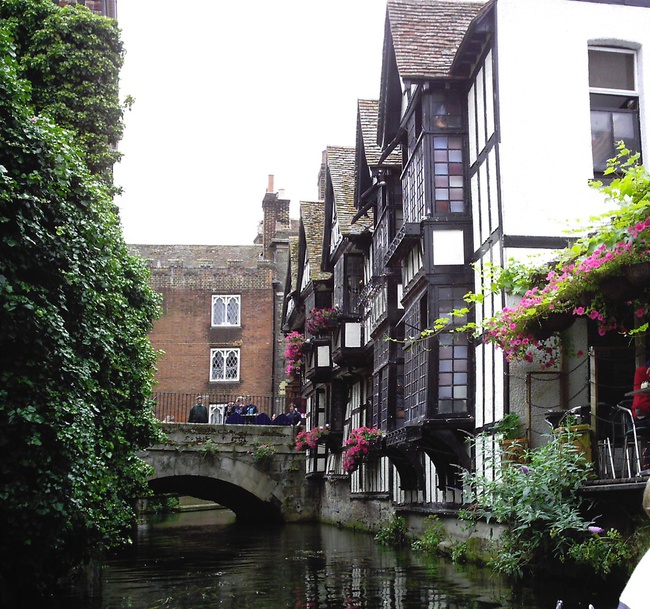 Một góc phố cổ kính và quyến rũ của Canterbury
