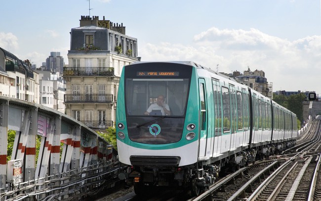Các chuyến tàu điện ngầm ở Paris có đoạn trên mặt đất