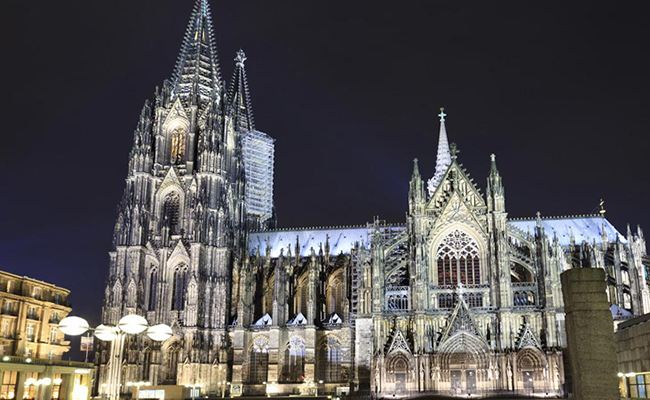 Nhà thờ chính tòa Köln nơi bạn nhất định phải đến khi tới Đức