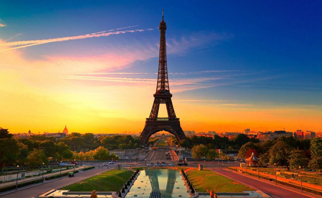 Tháp Eiffel niềm từ hào của người dân nước Pháp