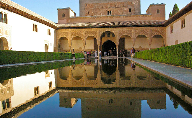 Lâu đài Alhambra biểu tượng của nền văn minh hồi giáo