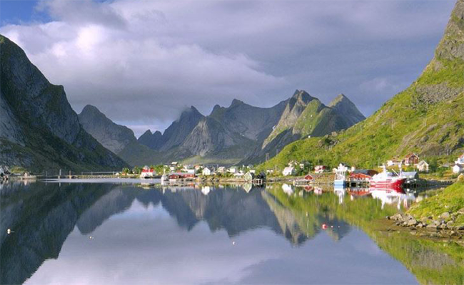 Vẻ đẹp thanh bình đầy lôi cuốn của vịnh Sognefjord