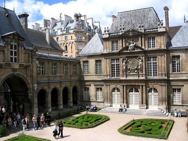 Musée Carnavalet, một địa điểm tốt để tránh mưa cho khách du lịch Paris