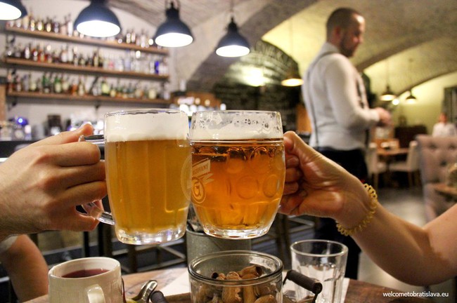 du lịch Bratislava - quán The Beer Palace