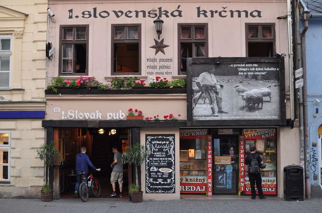 du lịch Bratislava - quán Slovak Pub