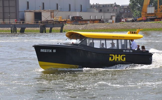khám phá Hà Lan - taxi dưới nước