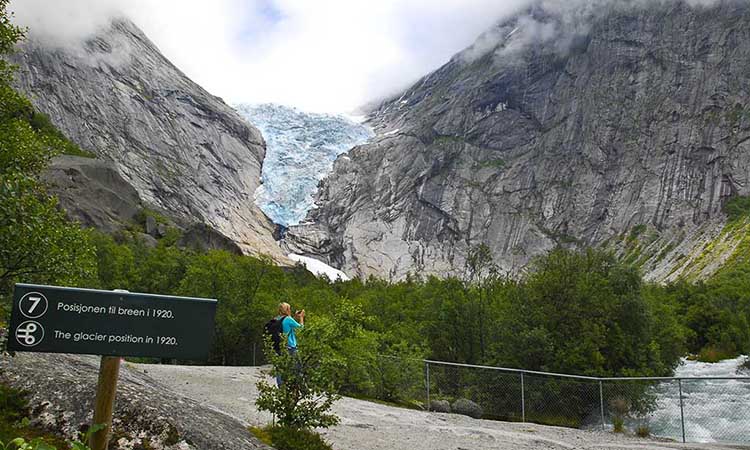 Vẻ đẹp của sông băng Briksdal Glacier