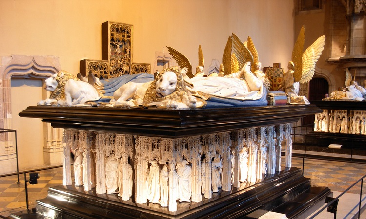 Những tác phẩm nghệ thuật trưng bày bên trong cung điện - Cung điện Palais des Ducs