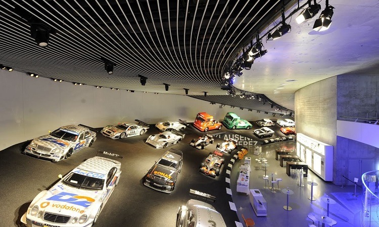 Bảo tàng là nơi trưng bày hơn 160 mẫu xe Mercedes từ lịch sử tới hiện đại